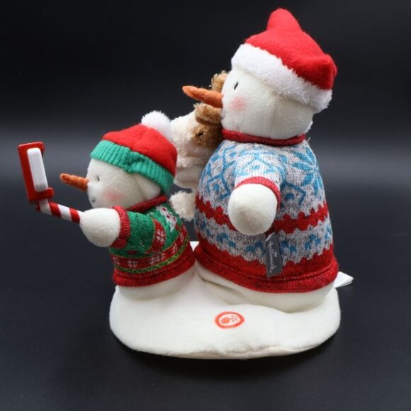 Hallmark Christmas Snowman Animated Musical Cozy Selfie 2020 Dog - Picture 5 of 9